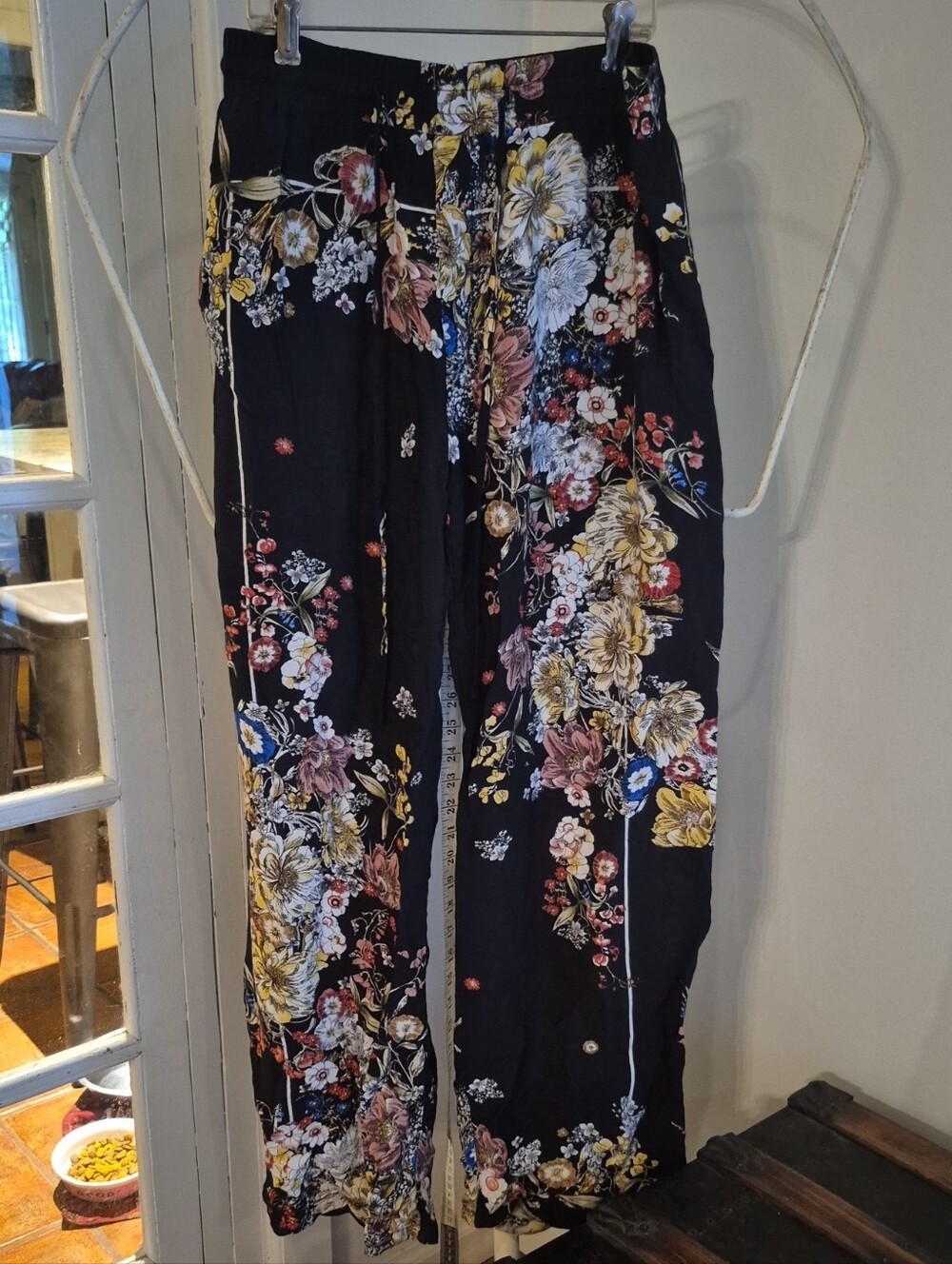 Chelsea & Theodore Black Floral Print Pull-On Chinos
